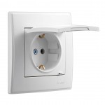 Розетка LEZARD Lesya 705-0202-123B c заземлюючим контактом і кришкою біла
