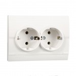 Розетка LEZARD Deriy 702-0202-127В подвійна з заземлюючим контактом біла