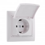 Розетка LEZARD Mira 701-0202-123В з заземленн. контактом з кришкою біла