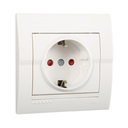 Розетка LEZARD Deriy 702-0202-124В с заземляющим контактом и защитными шторками белая