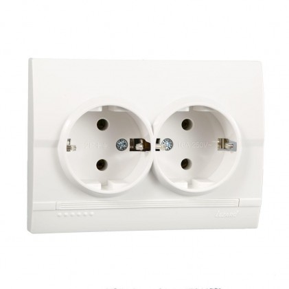 Розетка LEZARD Deriy 702-0202-127В двойная с заземляющим контактом белая