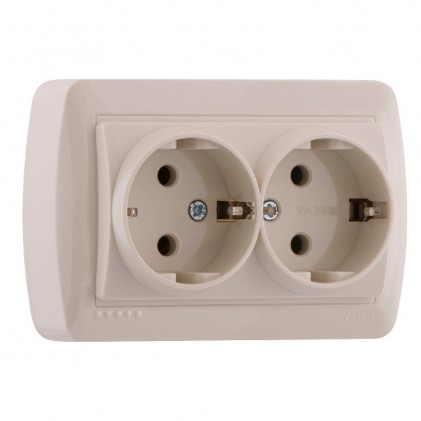 Розетка зовнішня подвійна LEZARD Demet 711-0300-127 з заземлюючим контактом кремова