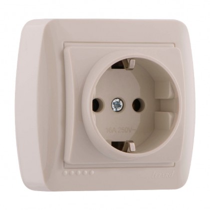 Розетка наружная LEZARD Demet 711-0300-122 с заземляющим контактом кремовая