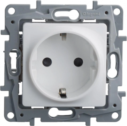 Розетка с заземлением LEGRAND Etika 2К+З белая