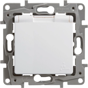 Розетка с заземлением LEGRAND Etika с крышкой и защитными шторками 2К+З ІР44 белая