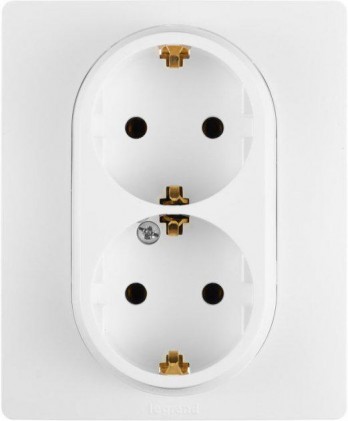 Розетка двойная с заземлением LEGRAND Etika 2К+З белая