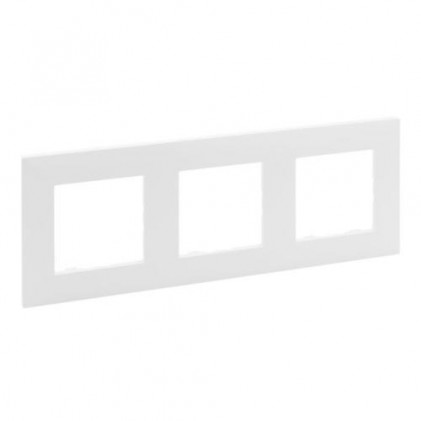 Рамка 3-м LEGRAND Niloé Step белая