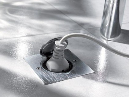 Люк розеточный в пол LEGRAND нержавеющая сталь круглый