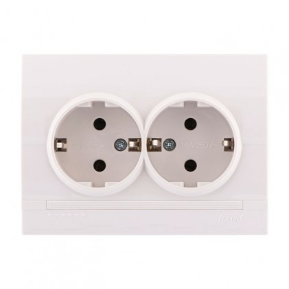 Розетка LEZARD Deriy 702-0202-127 c заземляющим контактом двойная белая